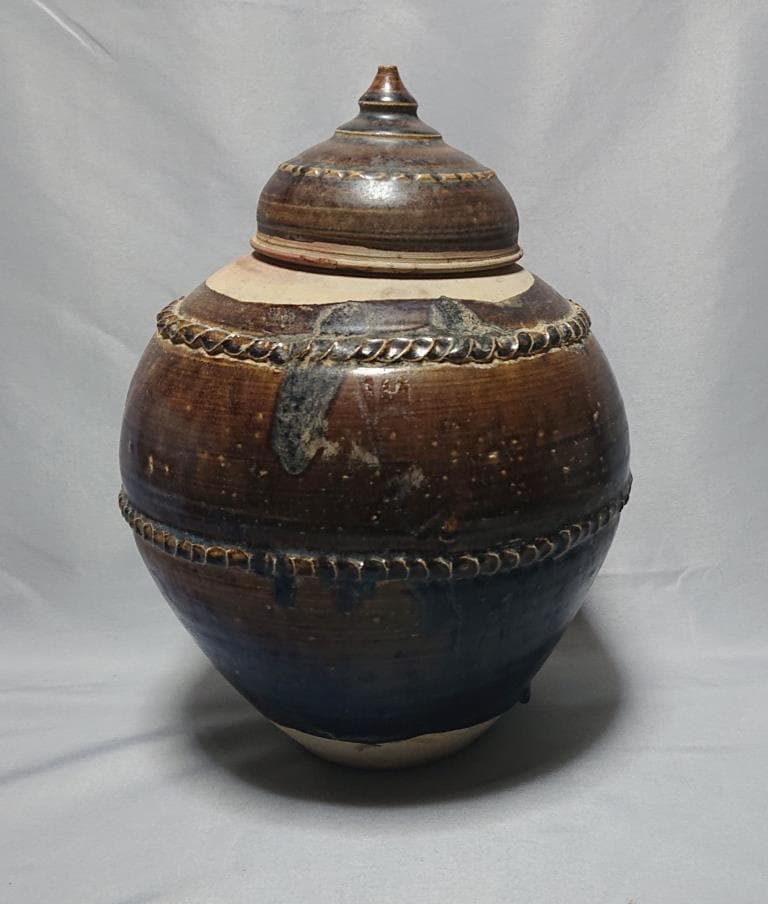 タイ　サンカンペン窯　蓋付き　褐釉壷　15～16世紀　27.2cm