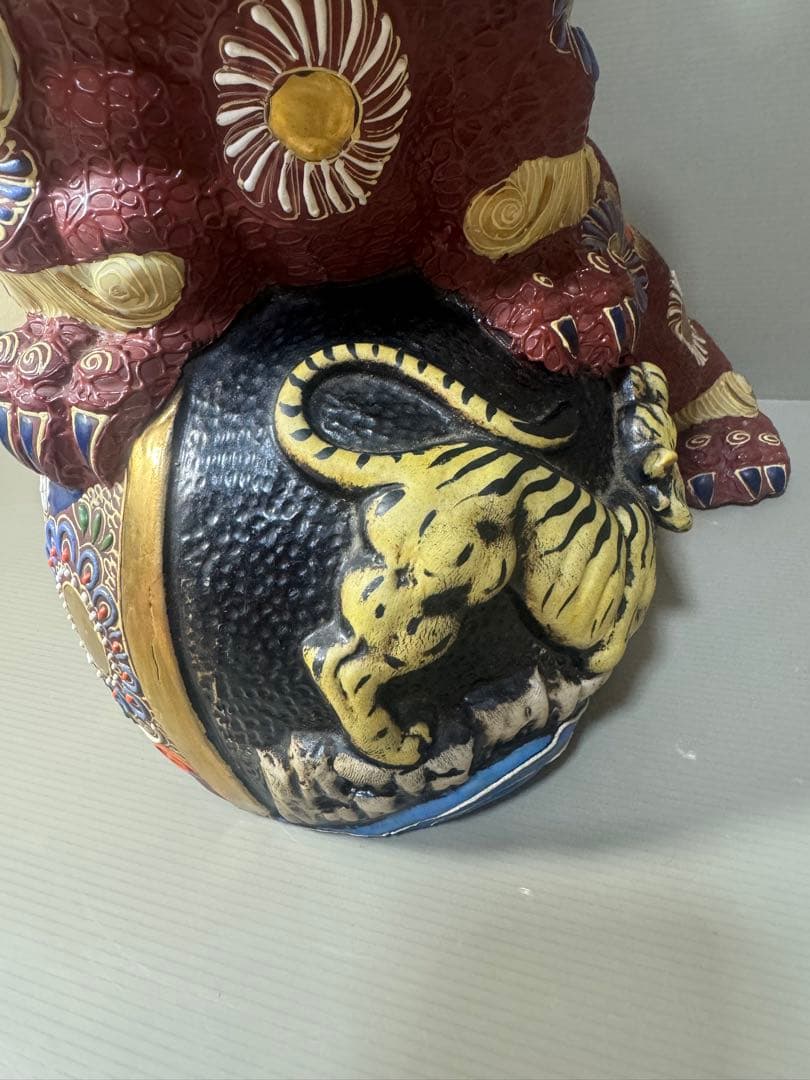 2345 九谷焼 八幡窯　金彩 虎文　唐獅子 縁起物 置物