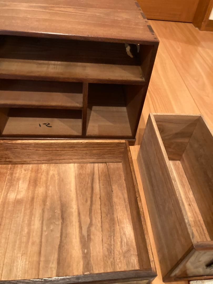 松平家　時代箪笥 （化粧箱）