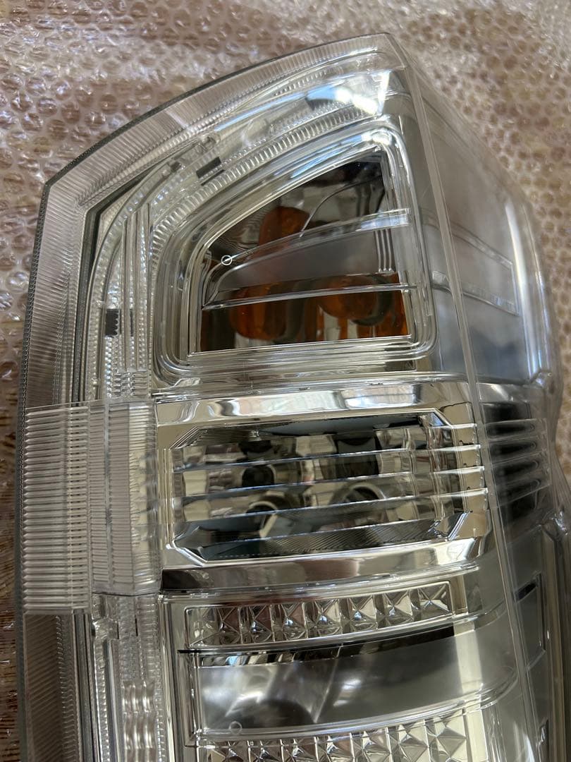 RK5【ホンダ】ステップワゴン　右テールランプ