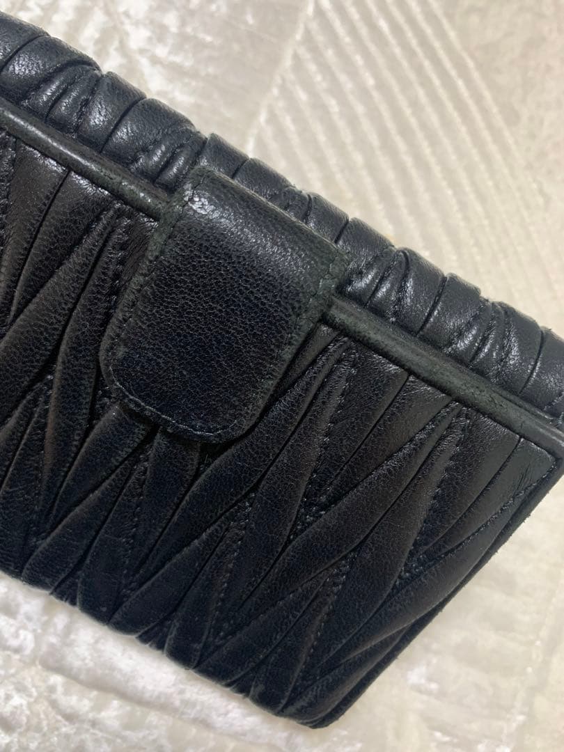 miumiu 二つ折り財布　マテラッセ