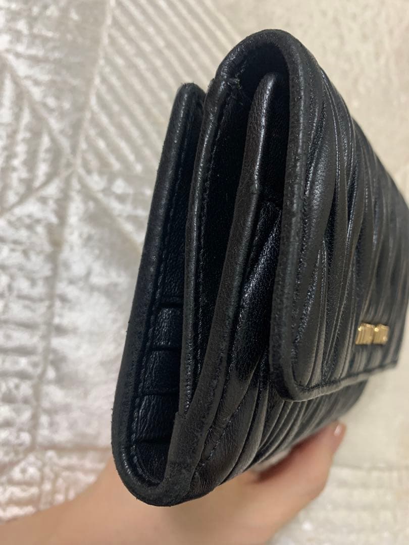 miumiu 二つ折り財布　マテラッセ