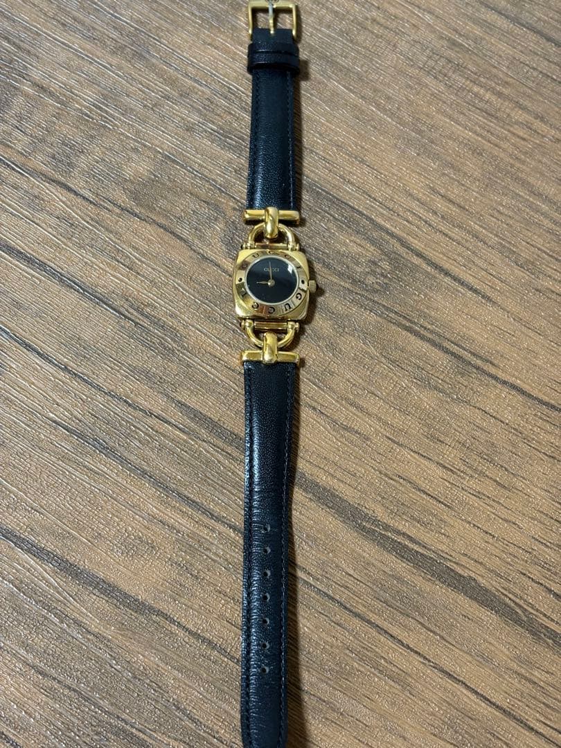 Gucci ゴールド ブラック レザーベルト 時計