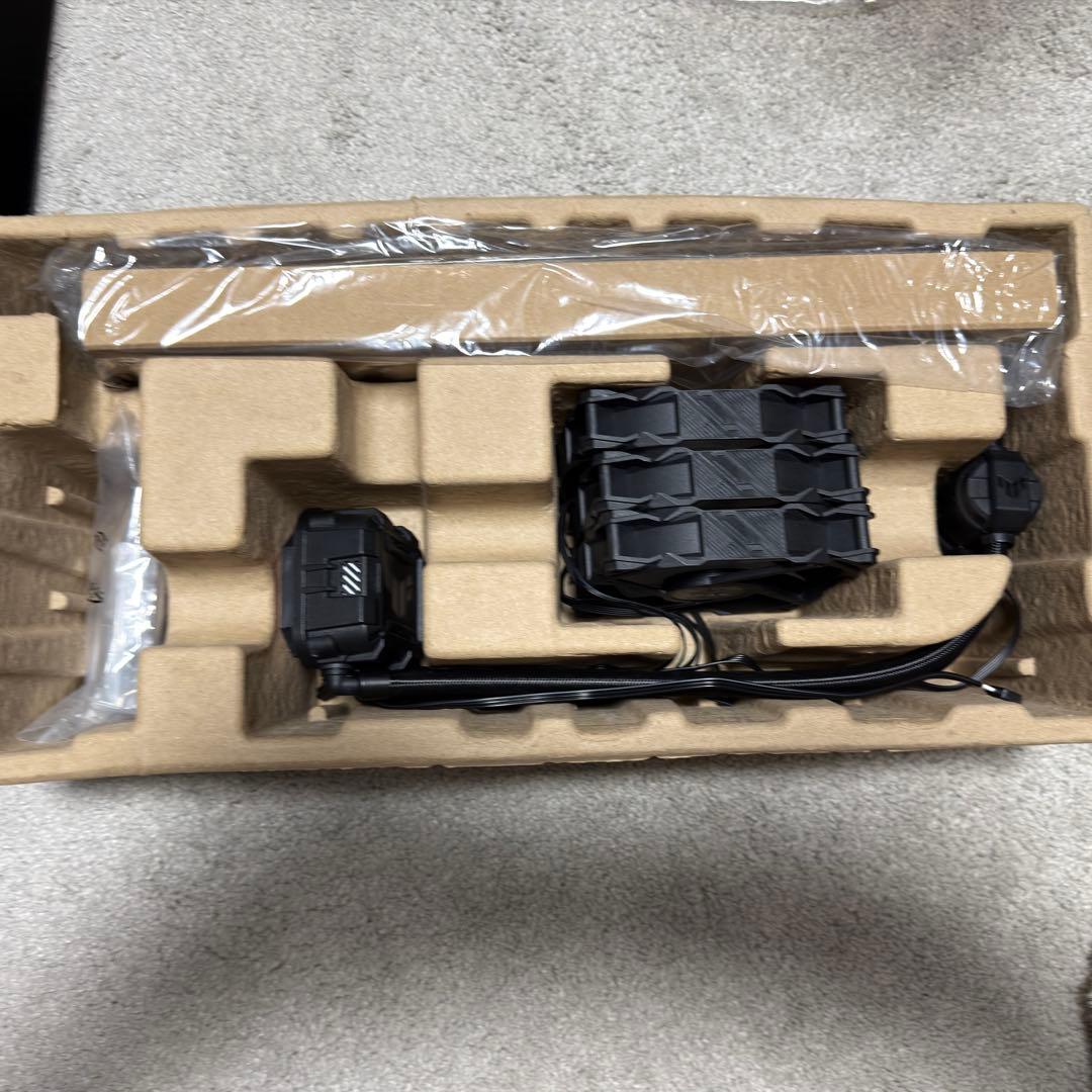 ASUS 簡易水冷CPUクーラー（付属品抜けあり）