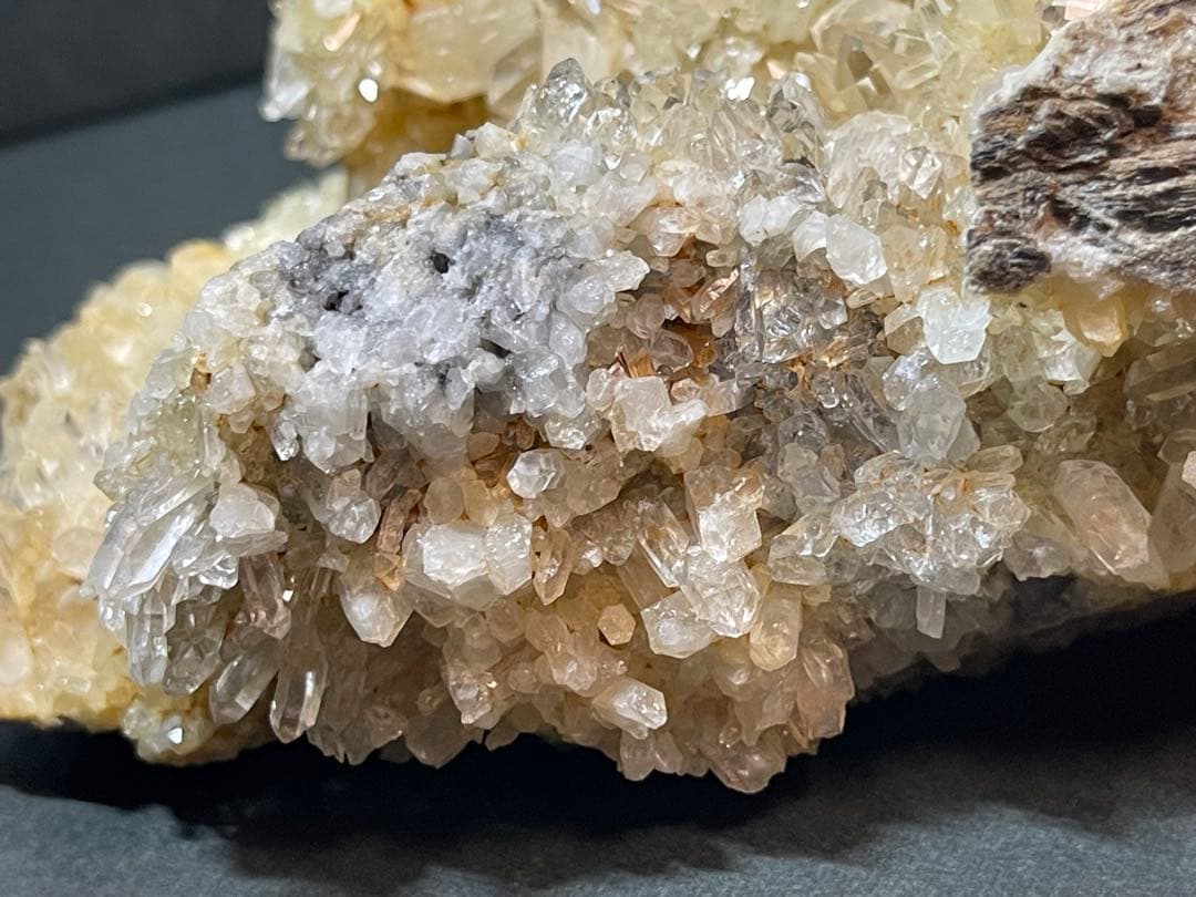 天然水晶クラスター　2.3キロ花咲き水晶クラスター