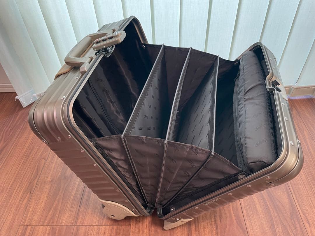 リモワ トパーズ チタニウム ビジネストロリー 28L 2輪