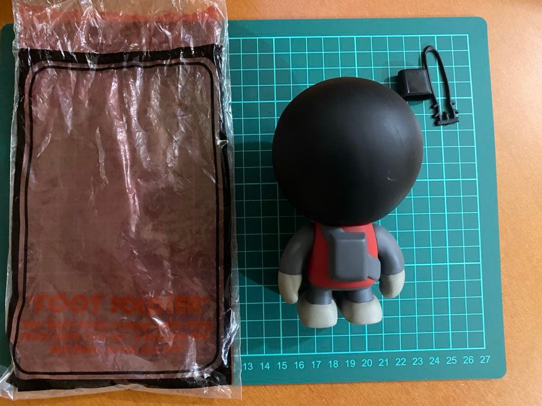 Baby Milo フィギュアとapeボトルキャップ2個