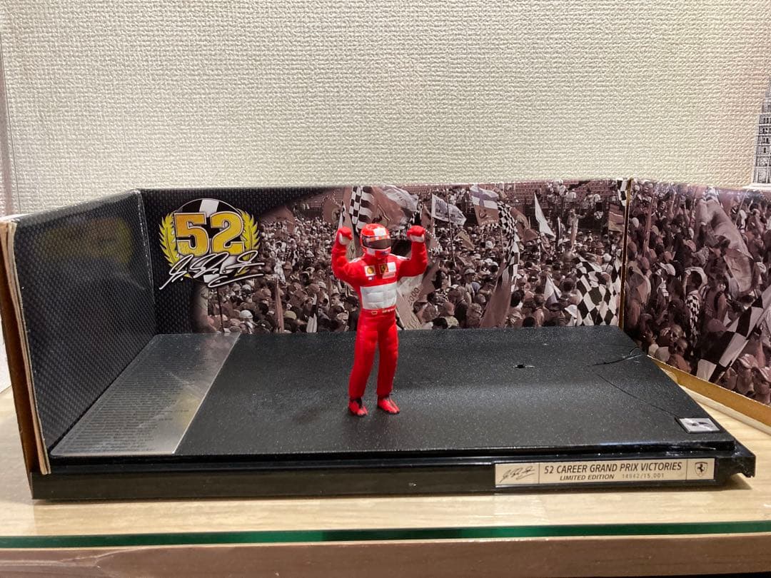 Ferrari F-2001 1:18 •’シューマッハ 通算52回のGP優勝」