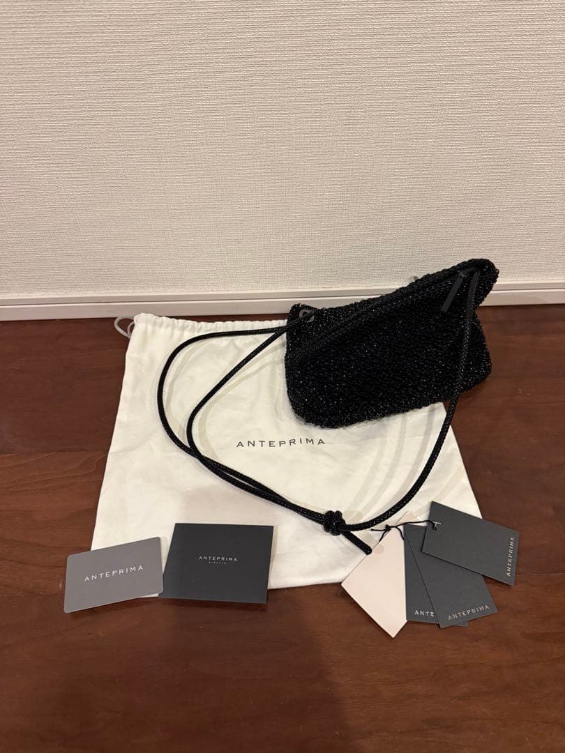 プピーユ　アンテプリマ ツイスト スモール　エナメルブラック