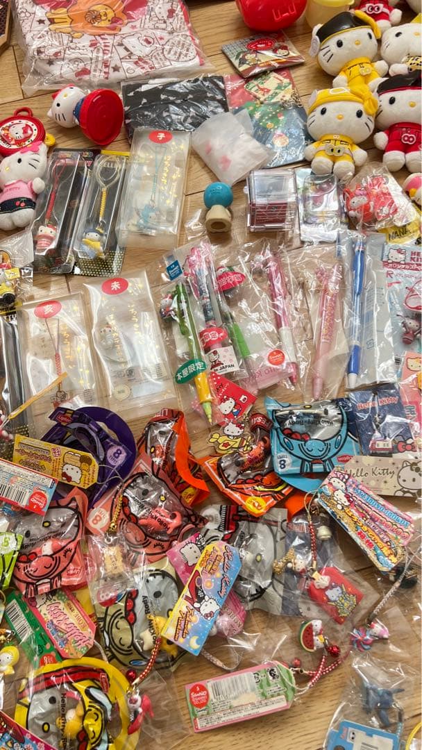 サンリオご当地キティハローキティボールペンぬいぐるみその他170点以上大量まとめ