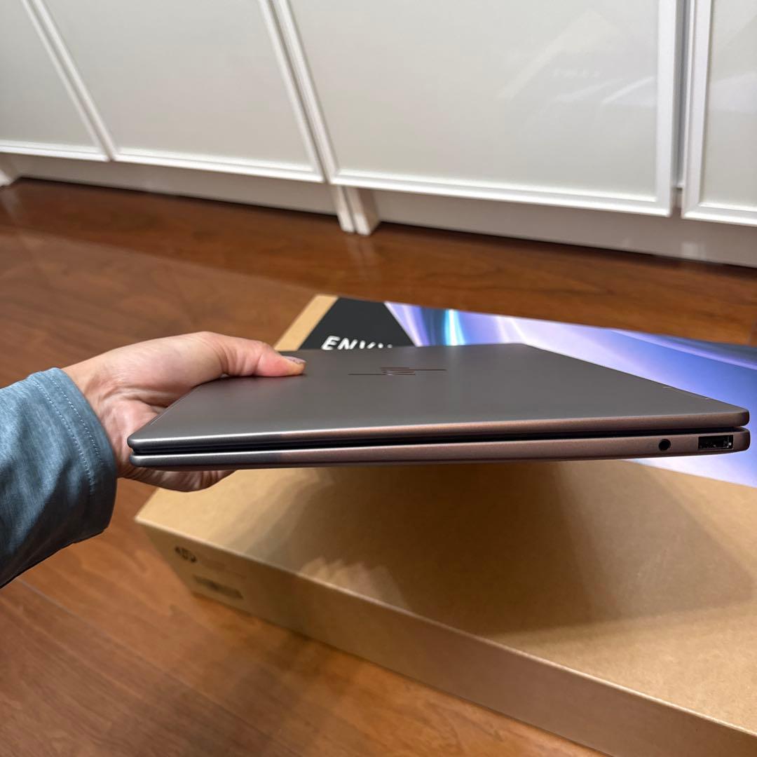 美品　現行品　HP Envy x360 14-fa0000AU シルバー