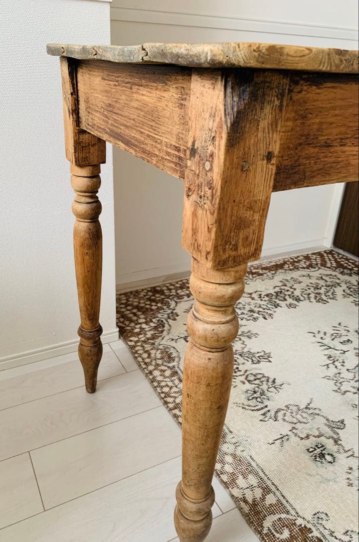 アンティーク　テーブル　KRANKで購入　ダイニングテーブル　ヴィンテージ