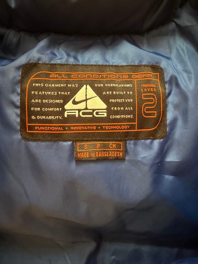 Nike ACG オレンジ ダウンベスト