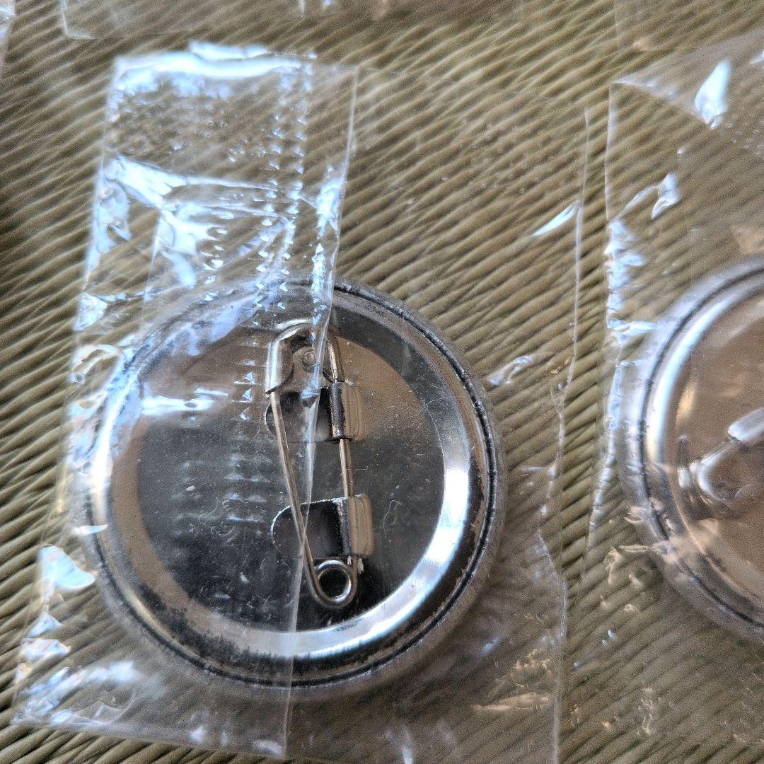 ブ*ー様 魔肖ネロ ホログラムピンバッジ & ヘッドロココ 6個セット