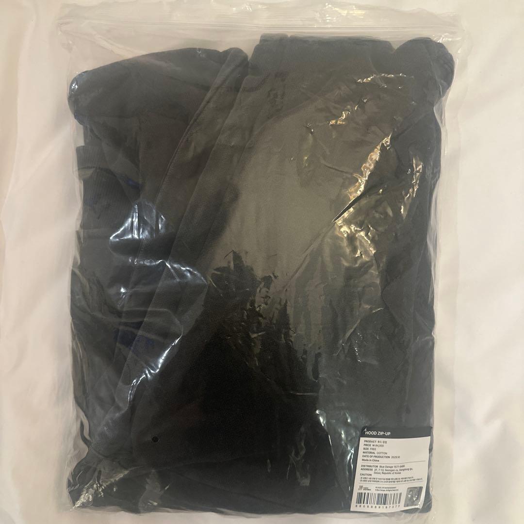 TWICE ポップアップ　フードジップ　パーカー