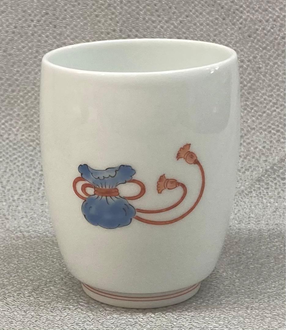 B99b  14代酒井田柿右衛門「錦宝文  湯呑」共箱　茶道具　宝尽