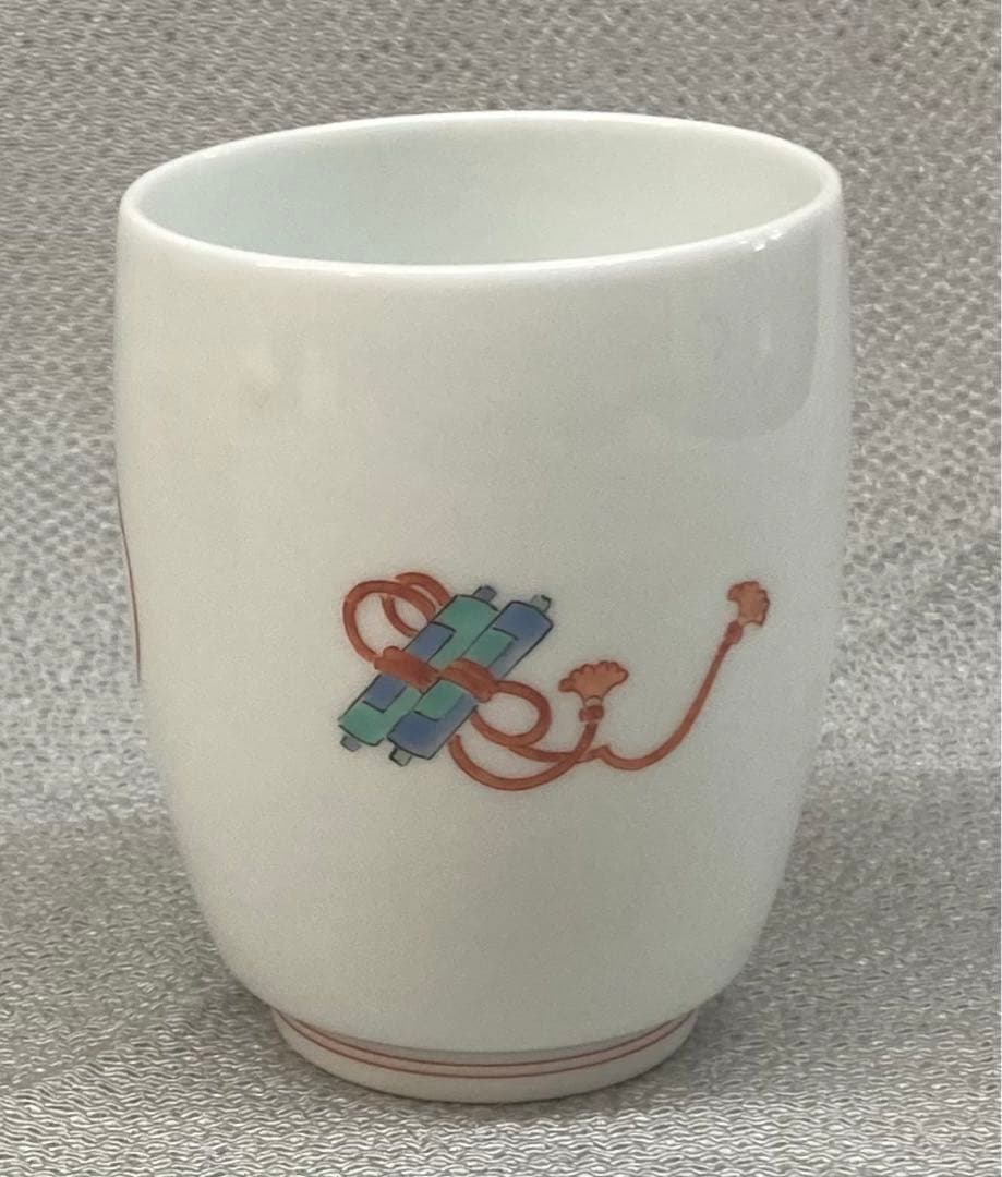 B99b  14代酒井田柿右衛門「錦宝文  湯呑」共箱　茶道具　宝尽