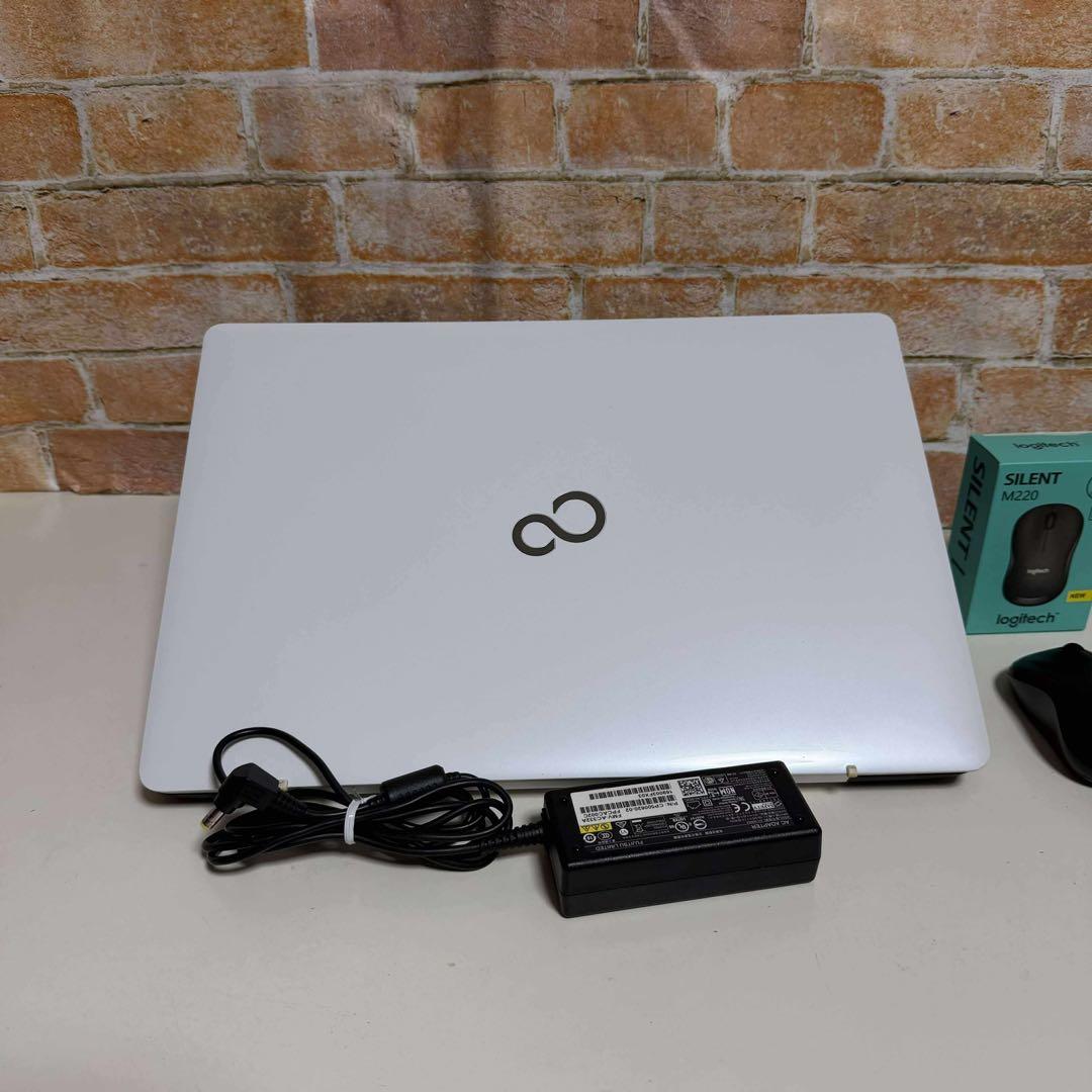 富士通ノートPC 高速起動SSD256GBメモリ8GWindows11 オフィス