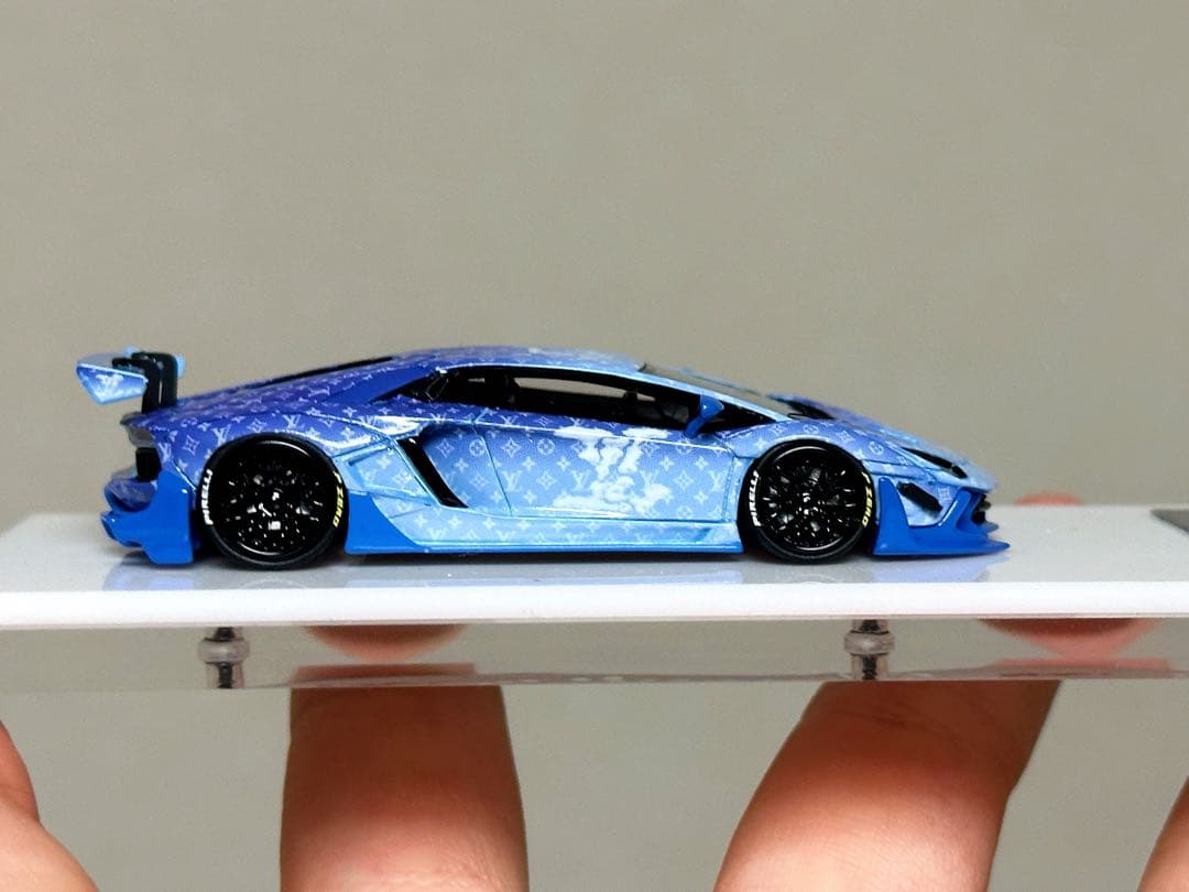 ルイ・ヴィトン特注 1/64ミニカー　ランボルギーニ・アヴェンタドール