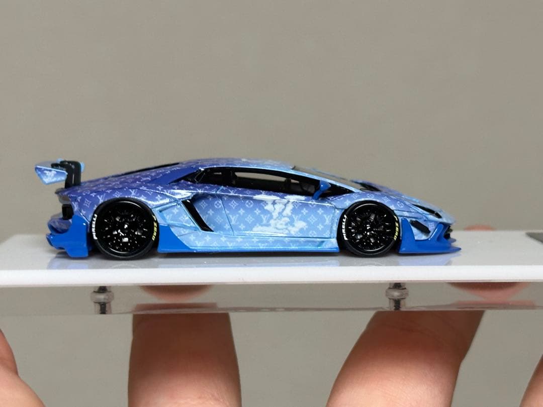 ルイ・ヴィトン特注 1/64ミニカー　ランボルギーニ・アヴェンタドール