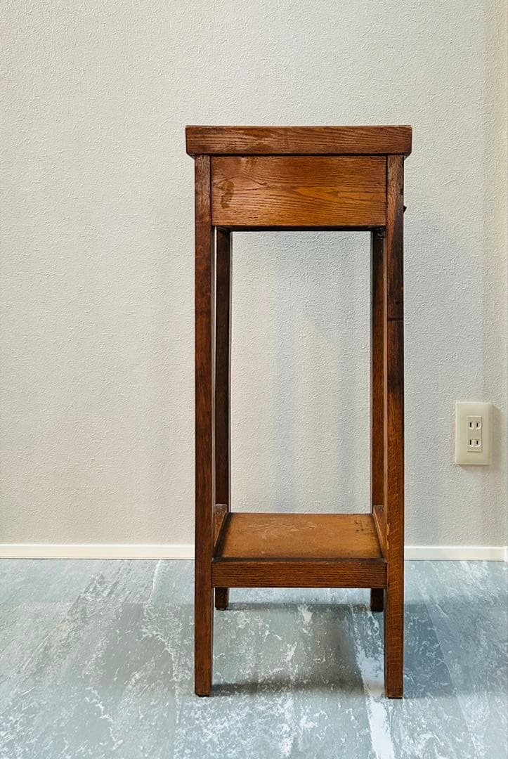 【ヴィンテージ感漂う】木製サイドテーブル｜引き出し付き｜USA風インテリア