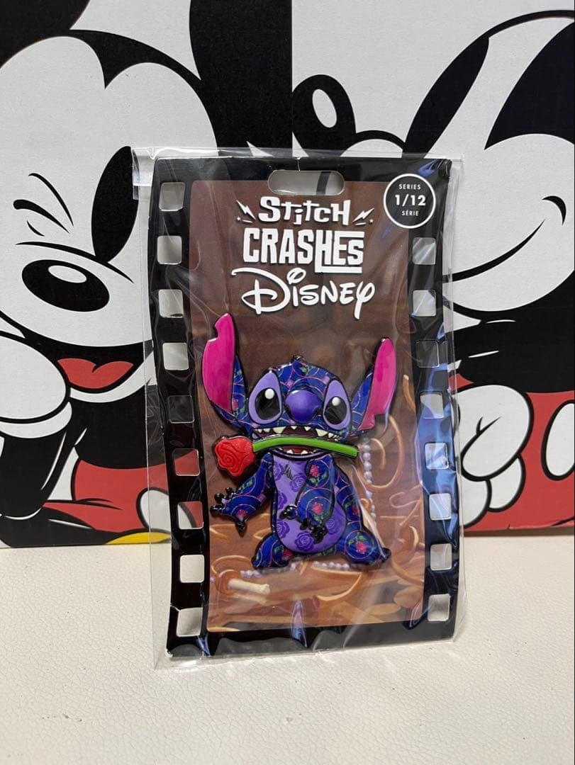 レア！Stitch CrashesDisney☆ピンバッジ全12種&ホルダー1冊