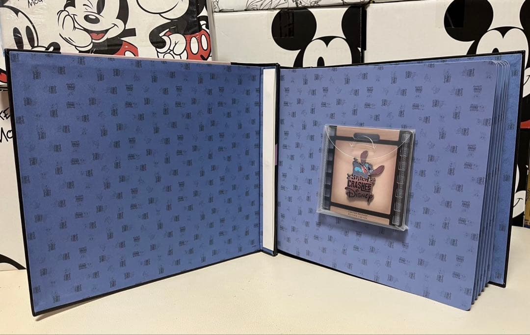 レア！Stitch CrashesDisney☆ピンバッジ全12種&ホルダー1冊