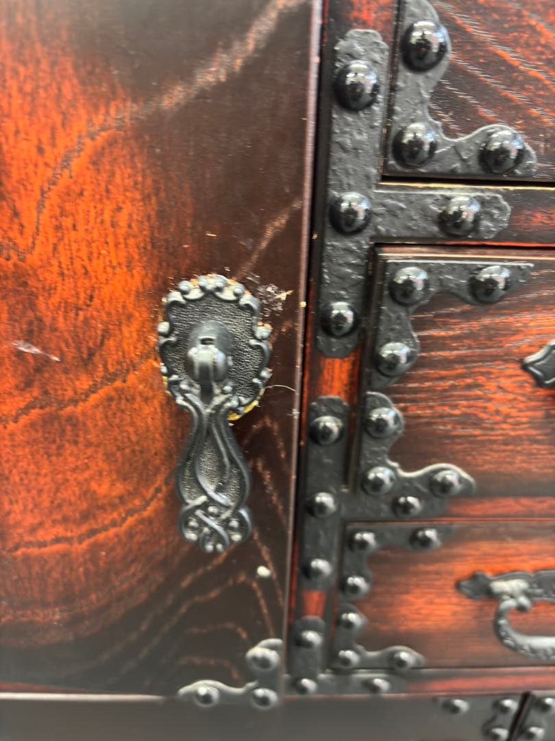 時代かまくら カラクリ箪笥 鎌倉彫 伝統的な日本の木製タンス