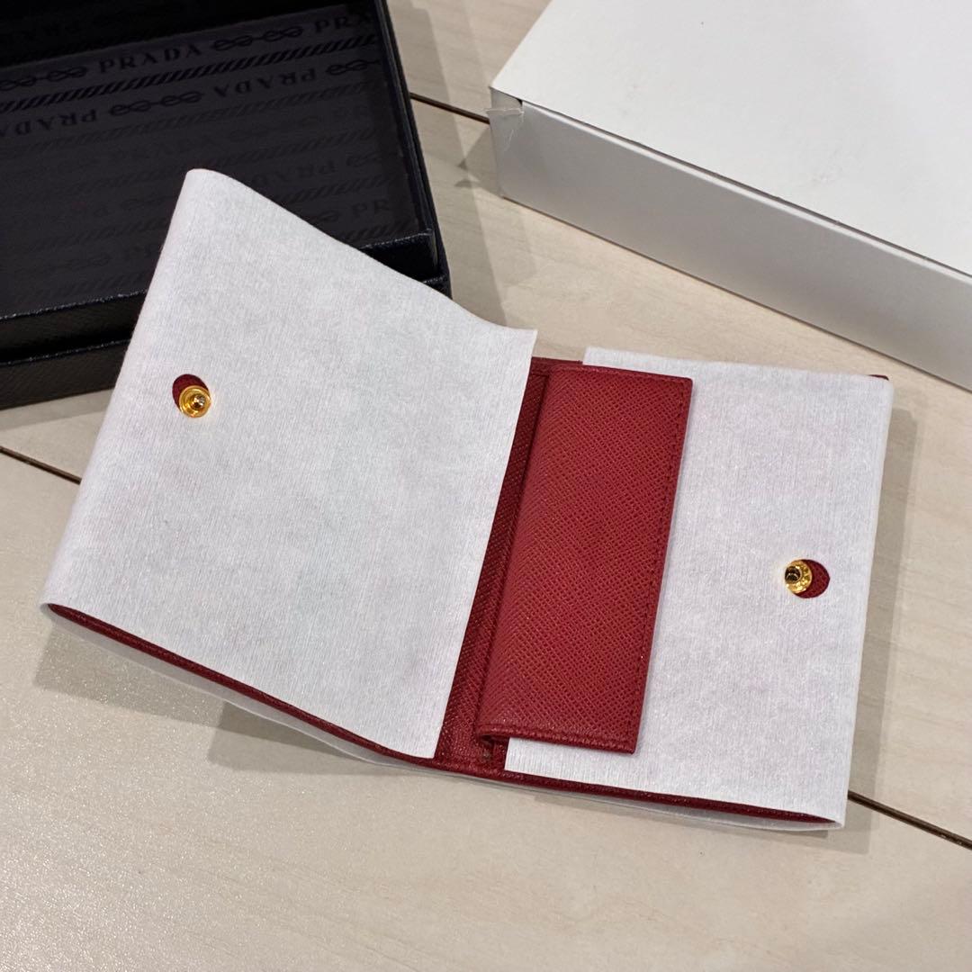 PRADA サフィアーノレザー 二つ折り財布 マルチカラー 赤
