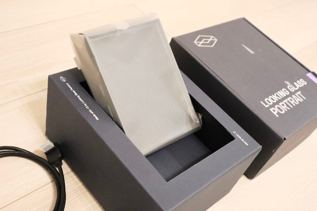 【送料無料】Looking Glass Portrait