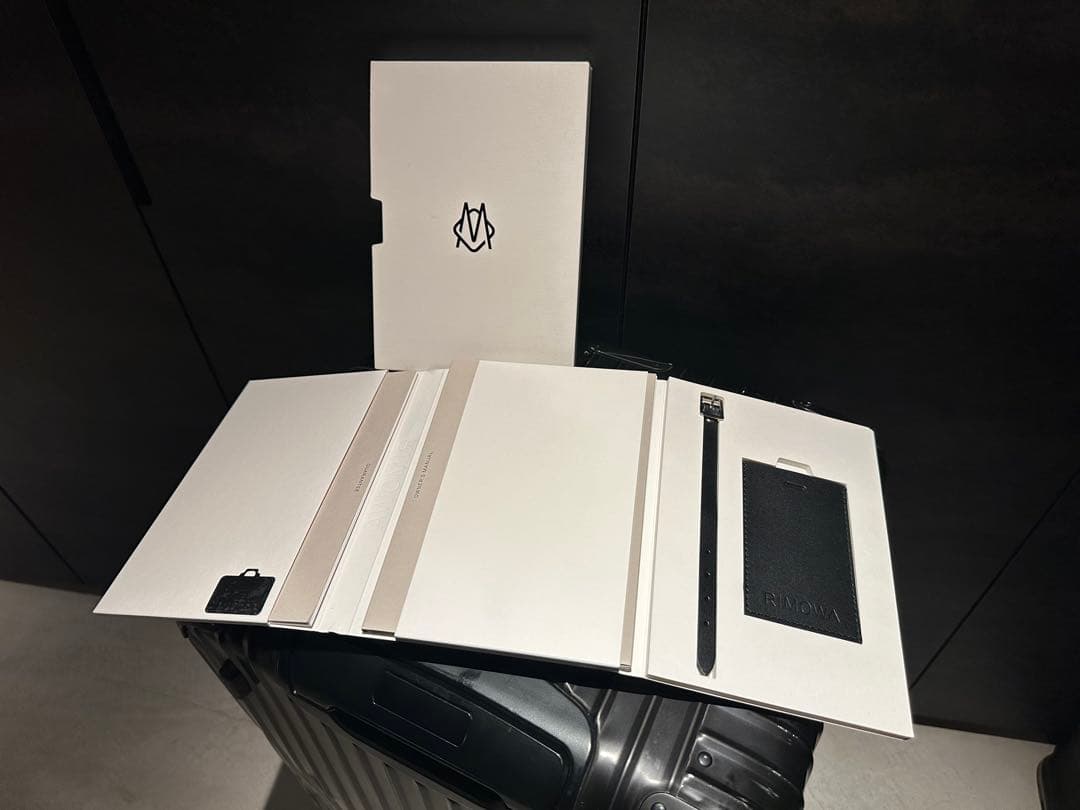リモワRIMOWA オリジナル Trunk Plus (黒)