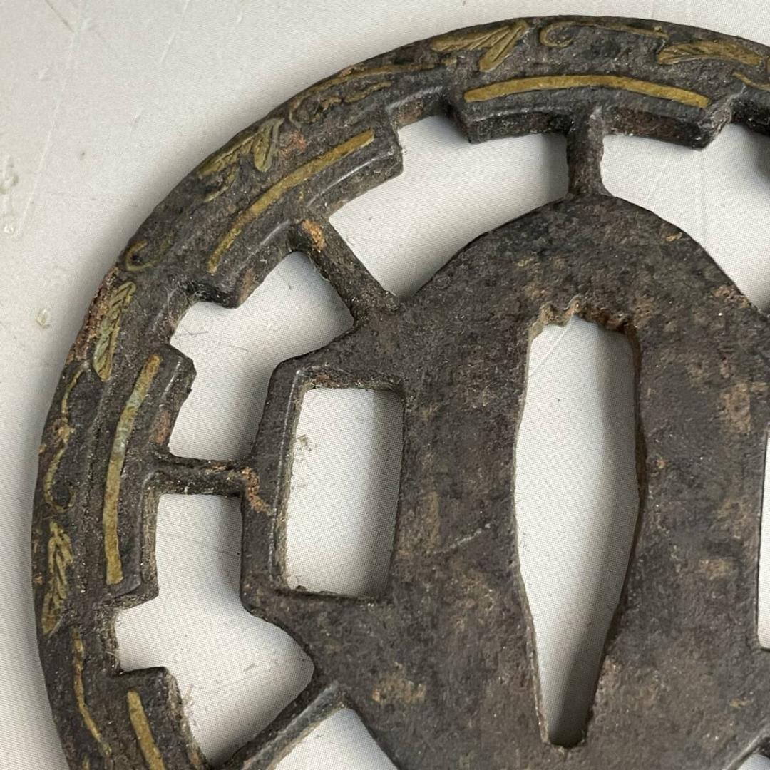 鉄地 透かし彫刻 刀鍔 85g 金工細密彫刻 刀装具 日本刀装具 刀剣美術