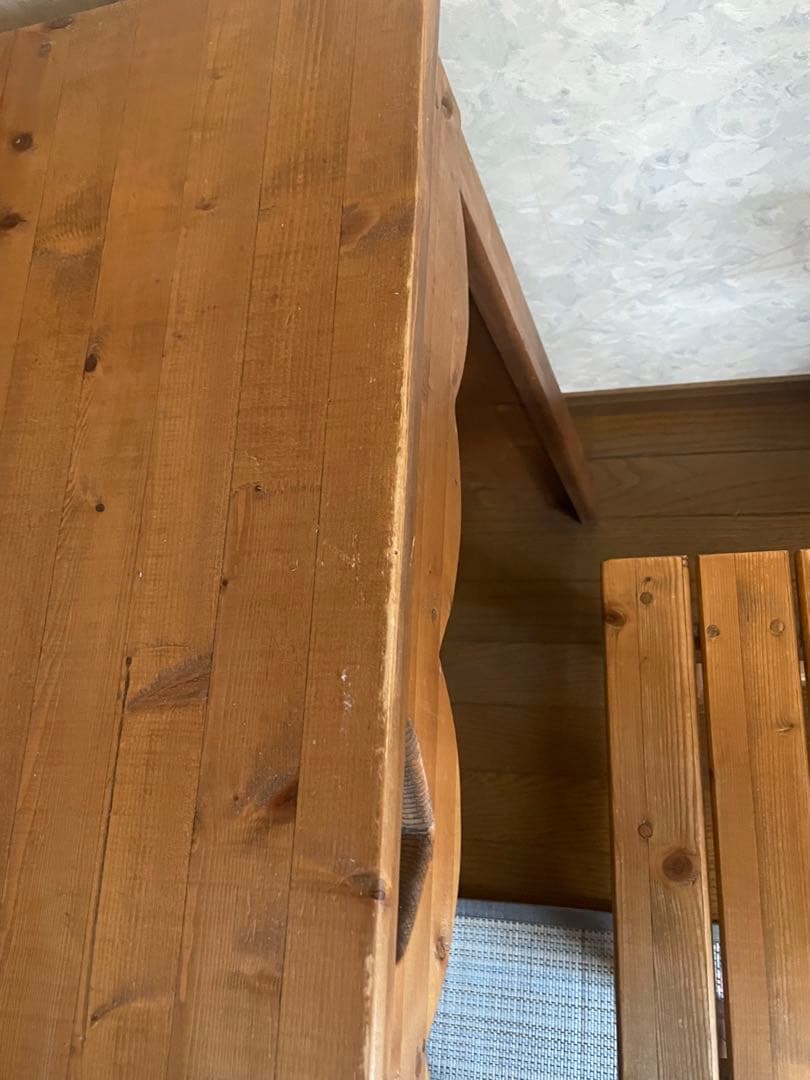 木製デスク 引き出しにハート型切り抜き