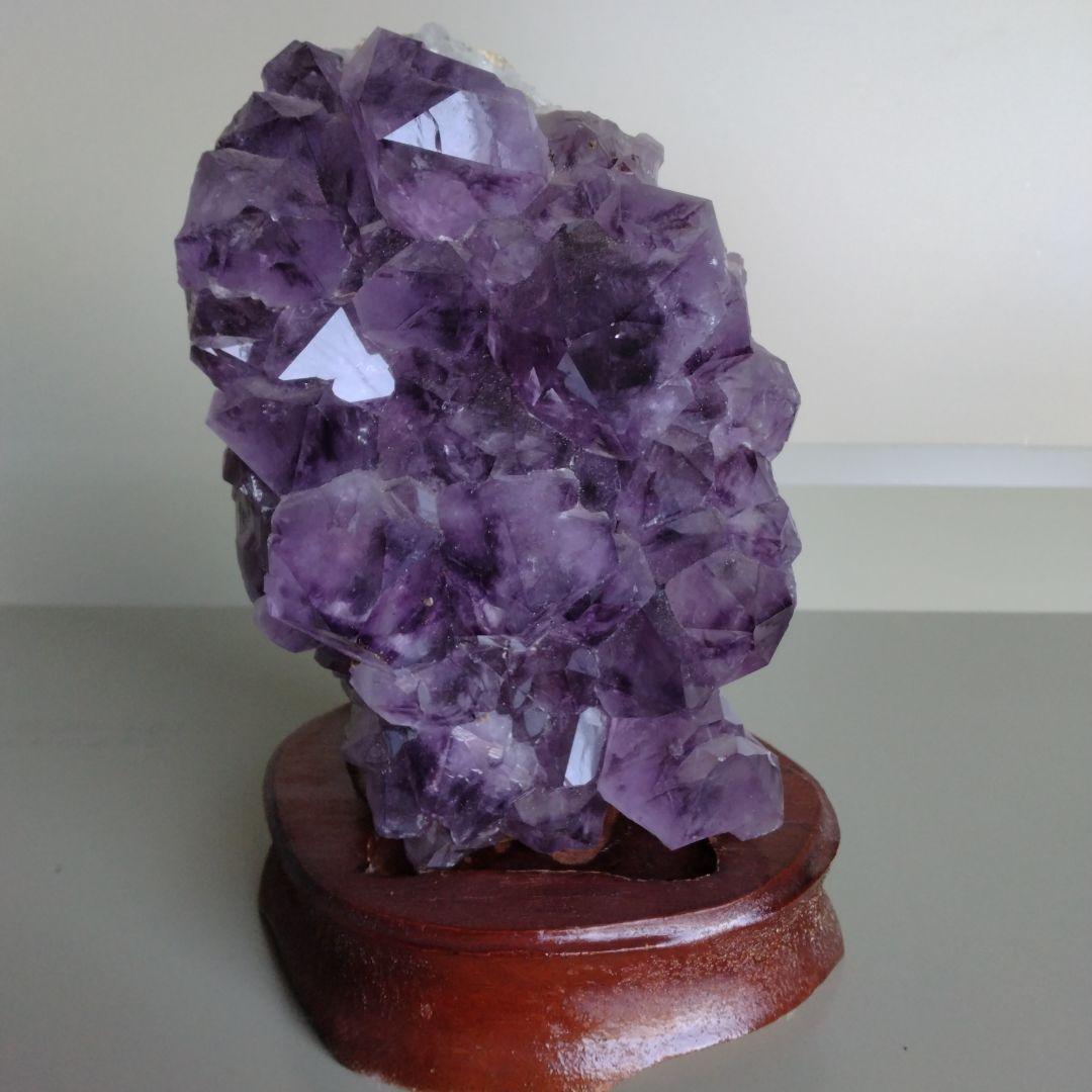 20cm弱のアメジストの置き物(台座付)