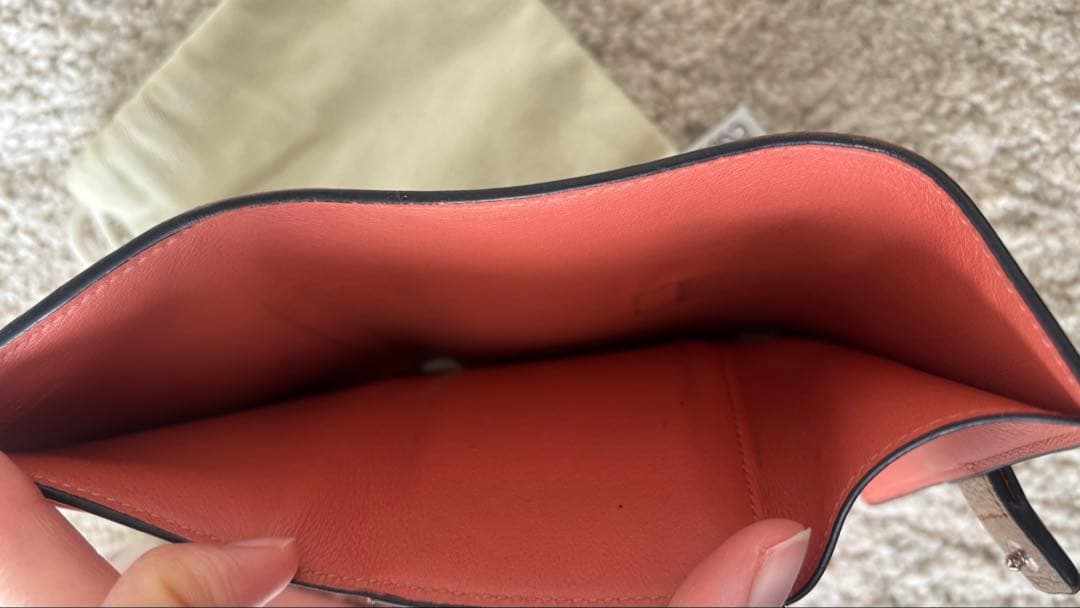 LOEWEトライフォールド ウォレット（ソフトグレインカーフ）ライトオー