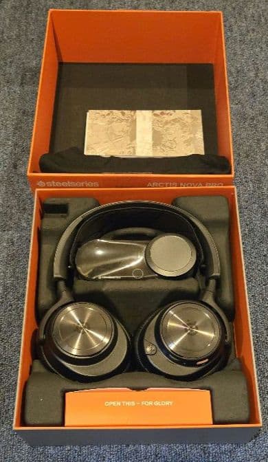 Steel Arctis Nova Pro 　有線　ヘッドセット　ゲーミング