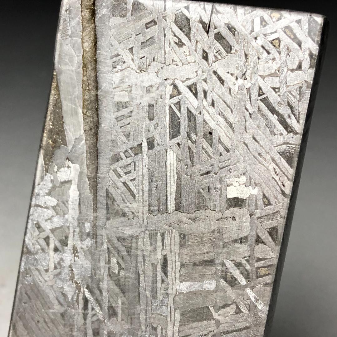 アルタイ隕石　 鉄隕石　メテオライト鉄隕石　原石 美品　重さ約193ｇ