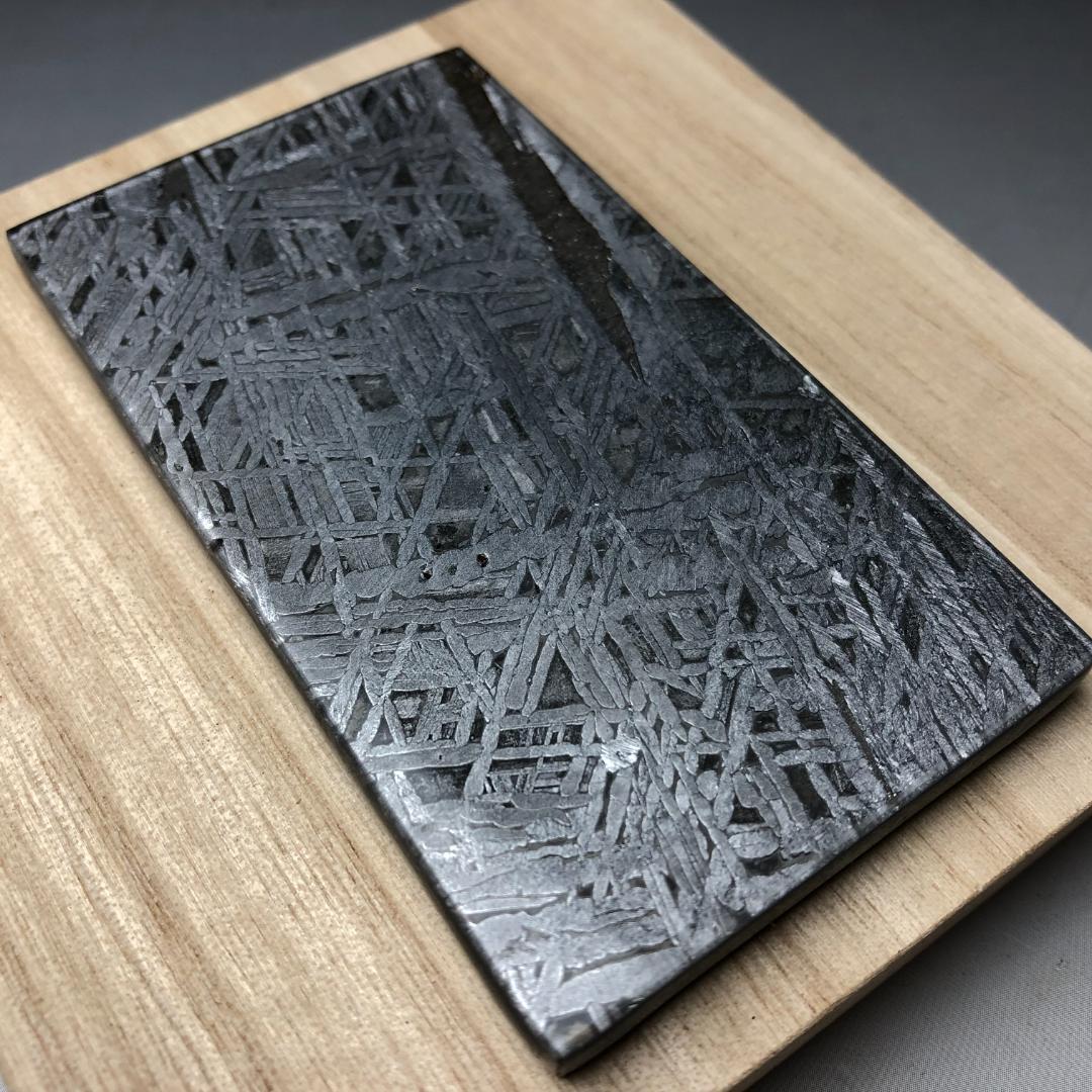 アルタイ隕石　 鉄隕石　メテオライト鉄隕石　原石 美品　重さ約193ｇ