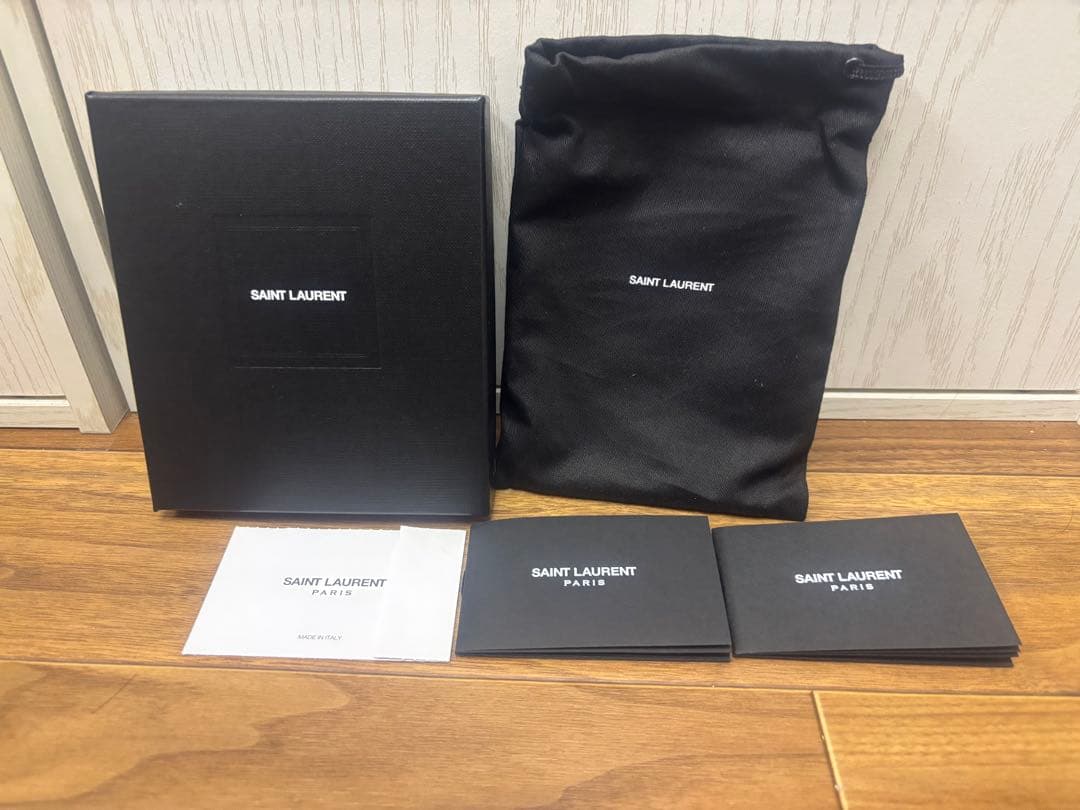 SAINT LAURENT 黒 レザー 二つ折り財布