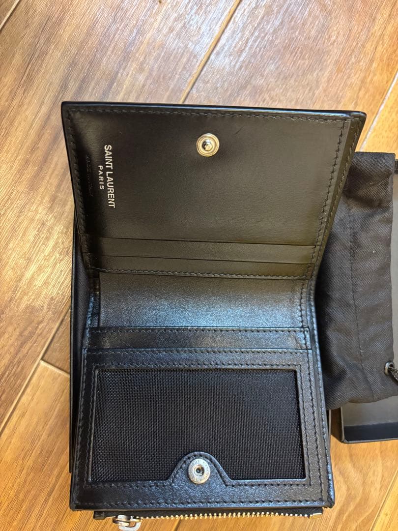 SAINT LAURENT 黒 レザー 二つ折り財布