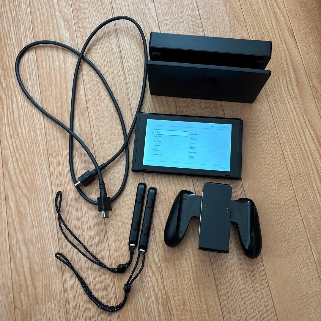 任天堂スイッチ　Switch 本体と付属品　2019年製