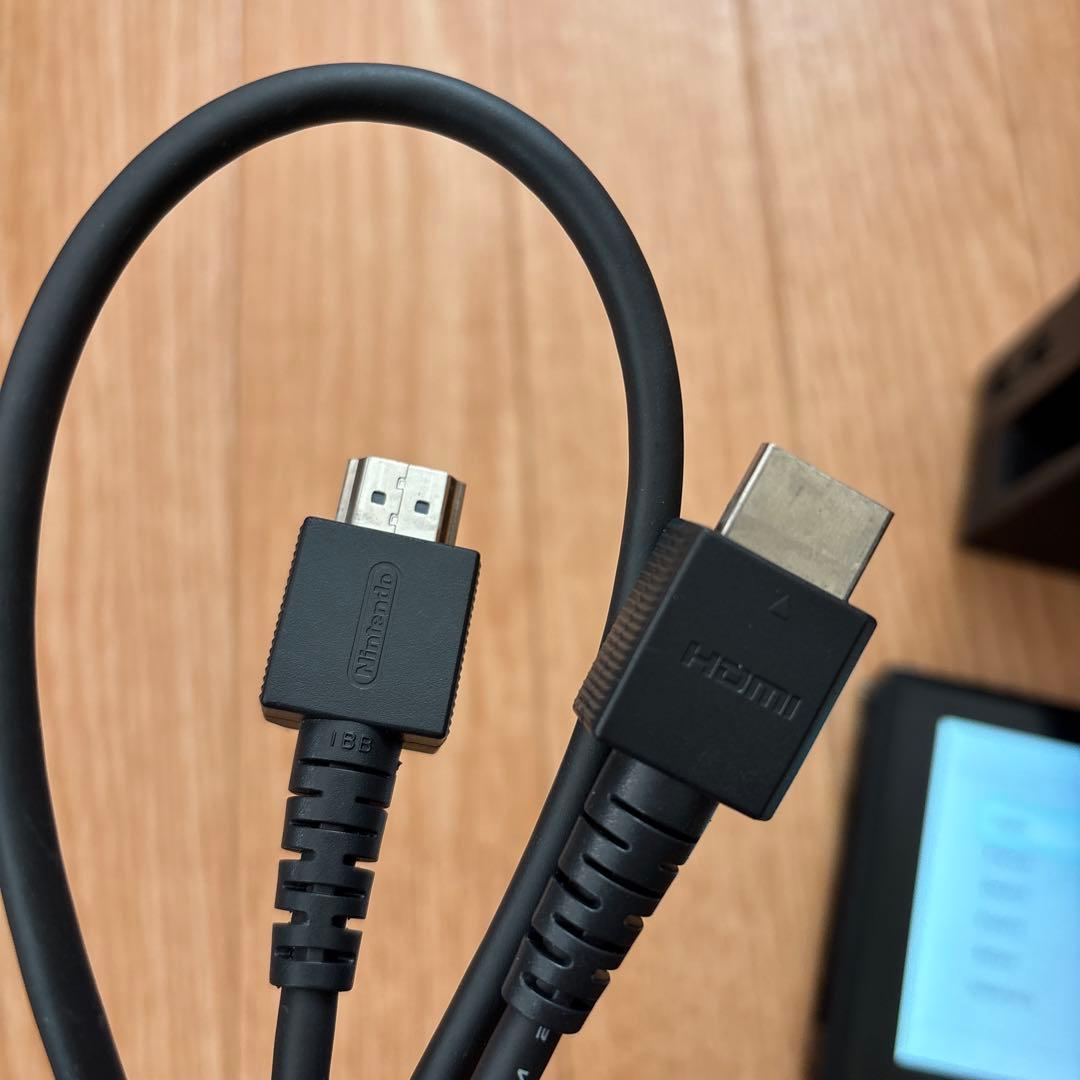 任天堂スイッチ　Switch 本体と付属品　2019年製