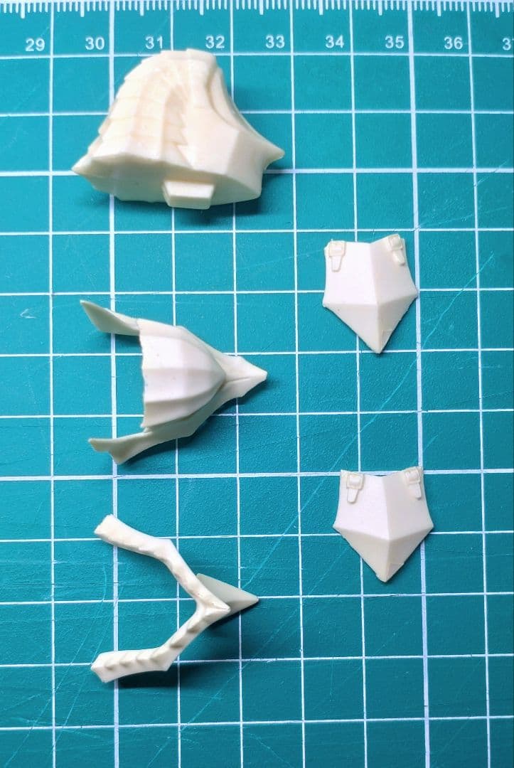 【現状品】 HEADLONG 1/10スケール 狂戦士の甲冑 ガレージキット