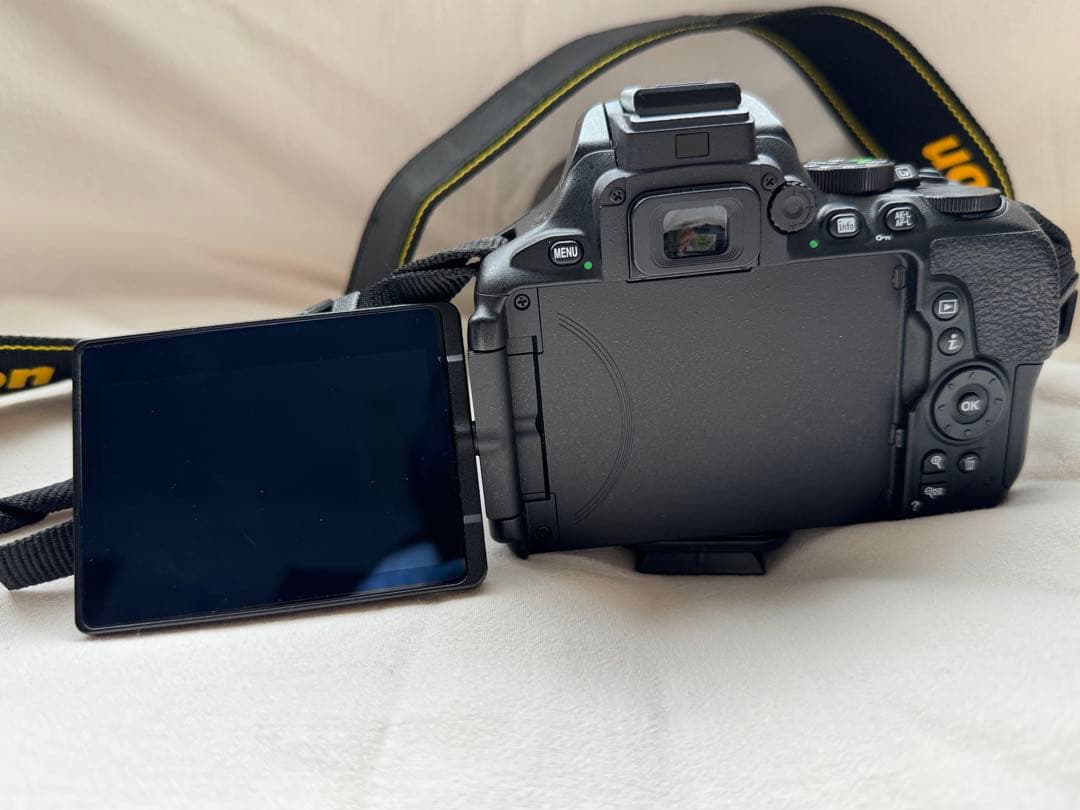 Nikon D5600一眼レフカメラ ダブルズームキット