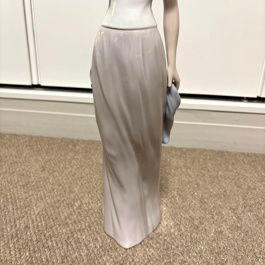 絶盤　大型　リヤドロ　LLADRO スズラン　フィギュア　置き物　工芸品