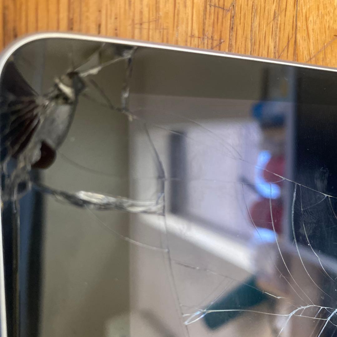 iPad シルバー 画面ひびあり　ジャンク品 動作問題なし