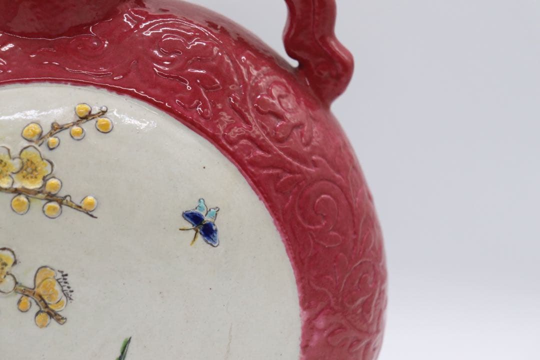 中国　大清乾隆年製銘　粉彩花卉胡蝶紋扁瓶　送料込み0316