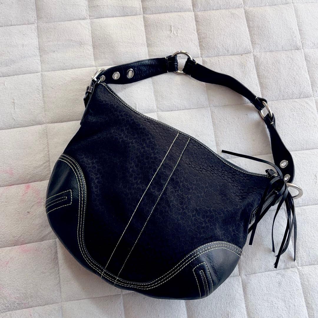 ✨美品✨コーチ　ハンドバッグ　肩かけ　ミニシグネチャー　ホーボー　ブラック