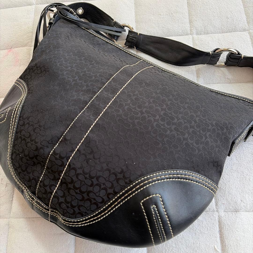 ✨美品✨コーチ　ハンドバッグ　肩かけ　ミニシグネチャー　ホーボー　ブラック