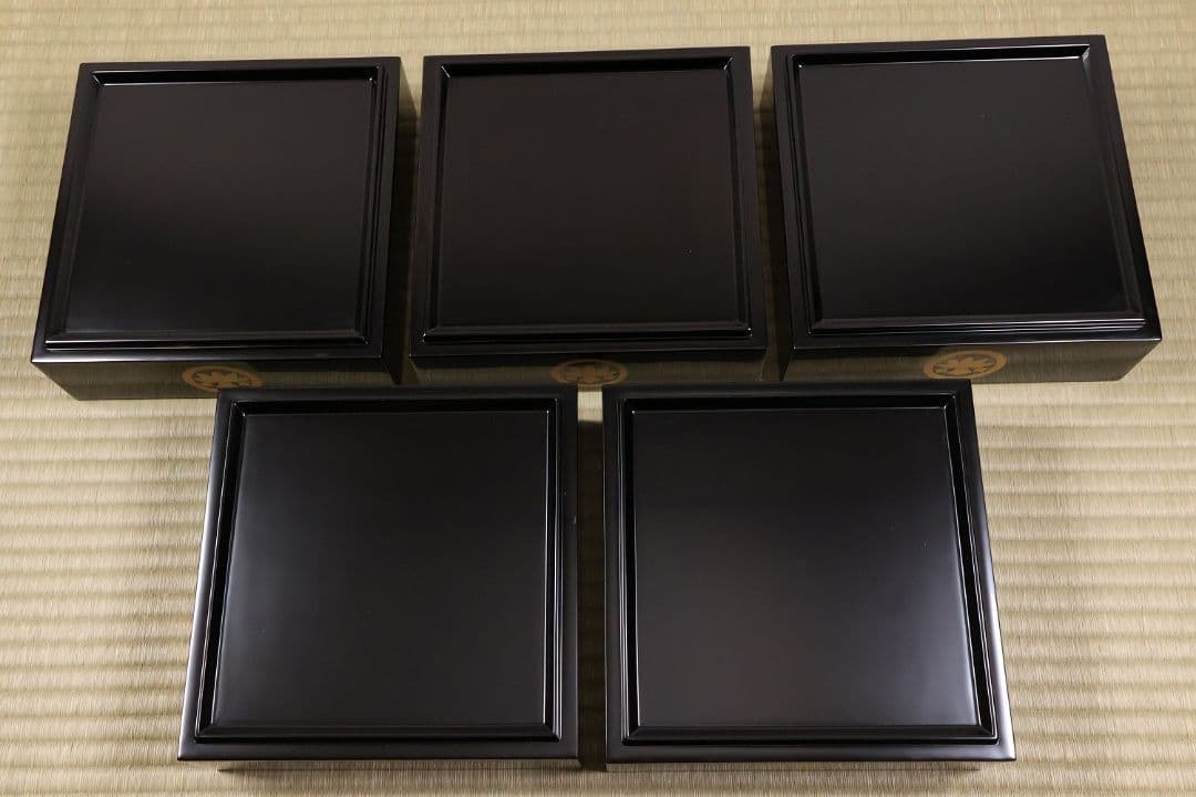 輪島塗 蒔絵家紋付 五段重 丸に笹竜胆 内朱塗 艶消 木製 重箱【MA744】